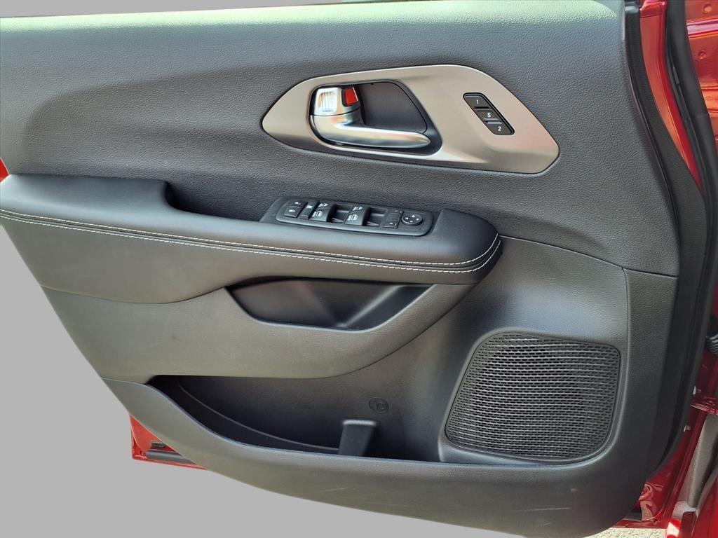 new 2026 Chrysler Pacifica car, priced at $51,280