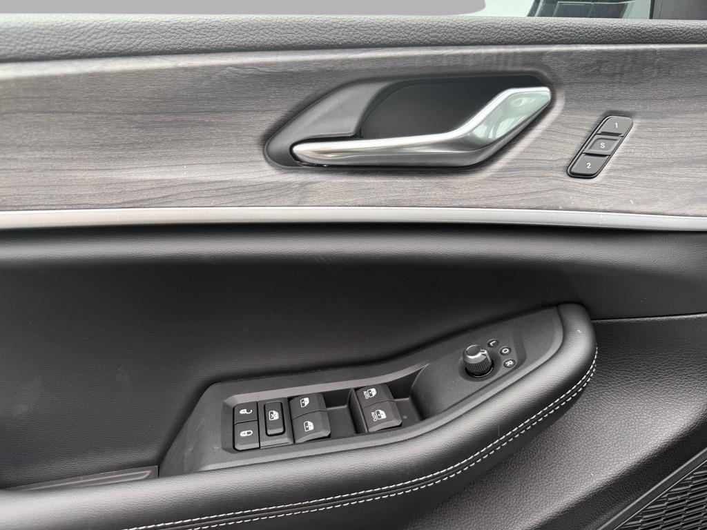 new 2025 Jeep Grand Cherokee L car, priced at $39,958