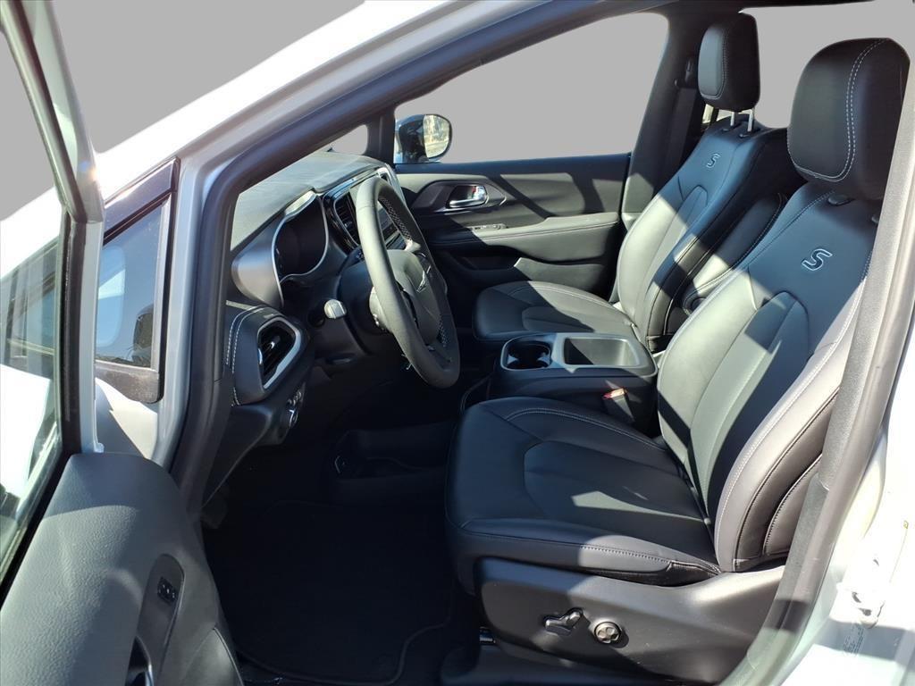 new 2026 Chrysler Pacifica car, priced at $45,378