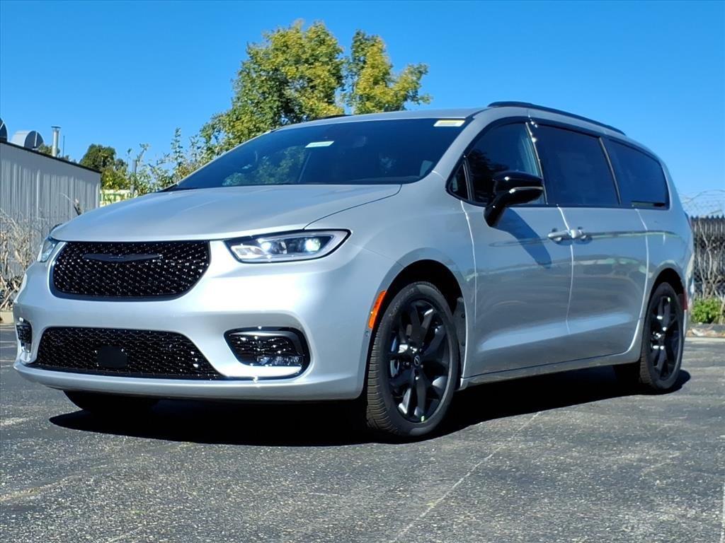 new 2026 Chrysler Pacifica car, priced at $45,378