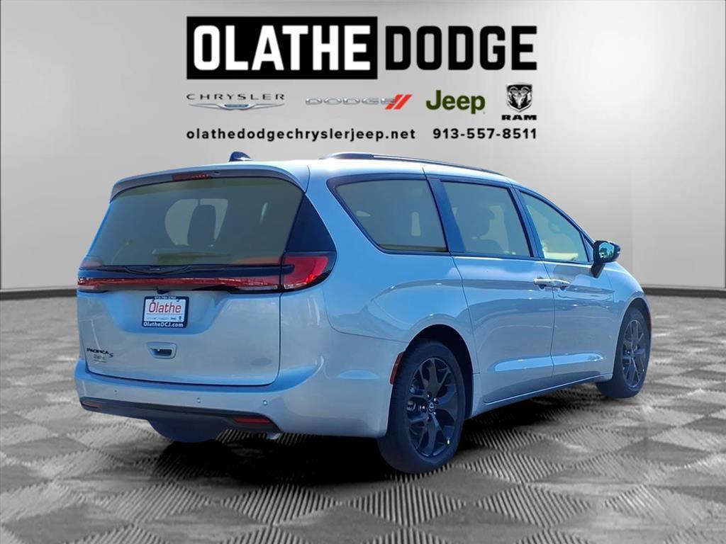 new 2026 Chrysler Pacifica car, priced at $45,378