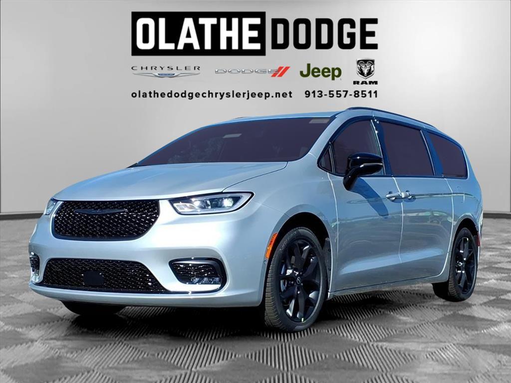 new 2026 Chrysler Pacifica car, priced at $45,378