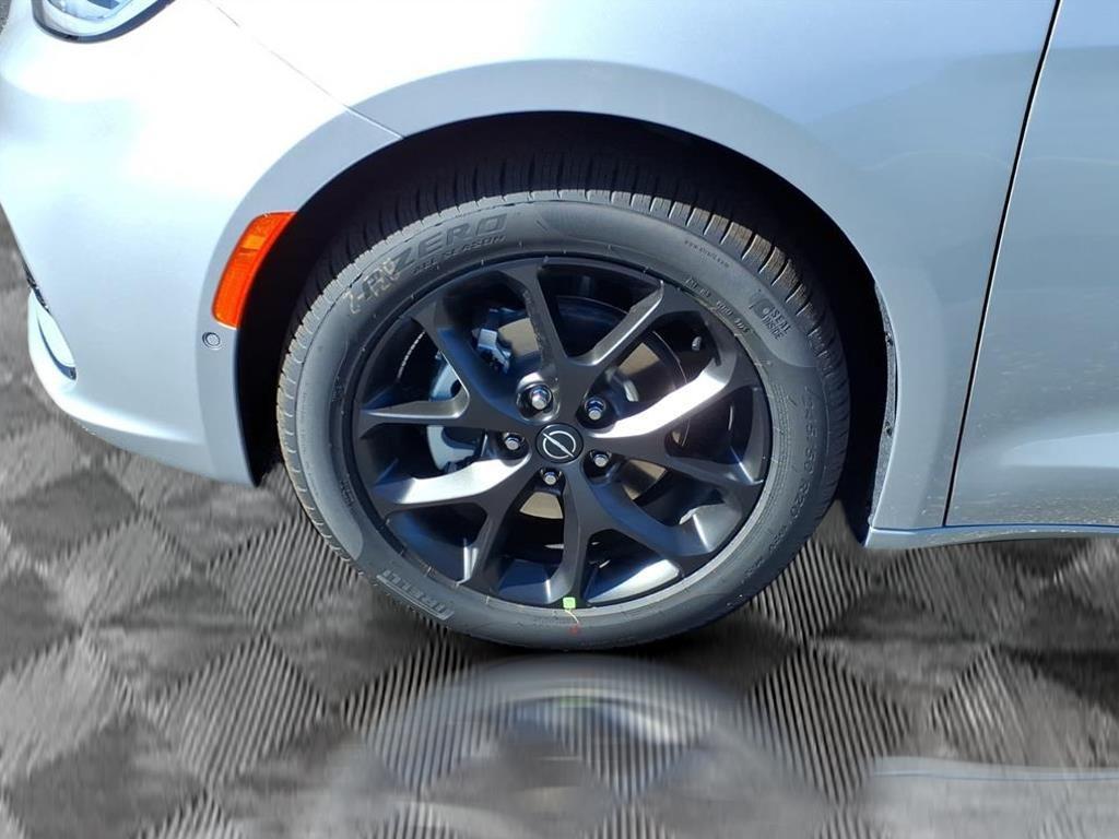 new 2026 Chrysler Pacifica car, priced at $45,378