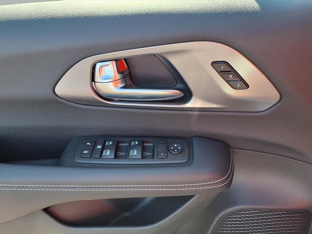 new 2026 Chrysler Pacifica car, priced at $39,625