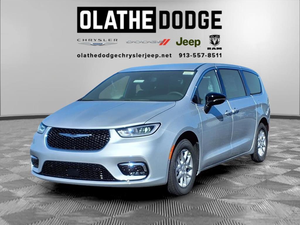 new 2026 Chrysler Pacifica car, priced at $39,625