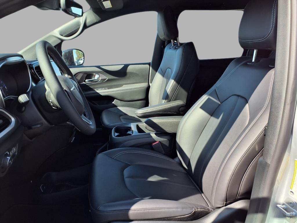 new 2026 Chrysler Pacifica car, priced at $39,625
