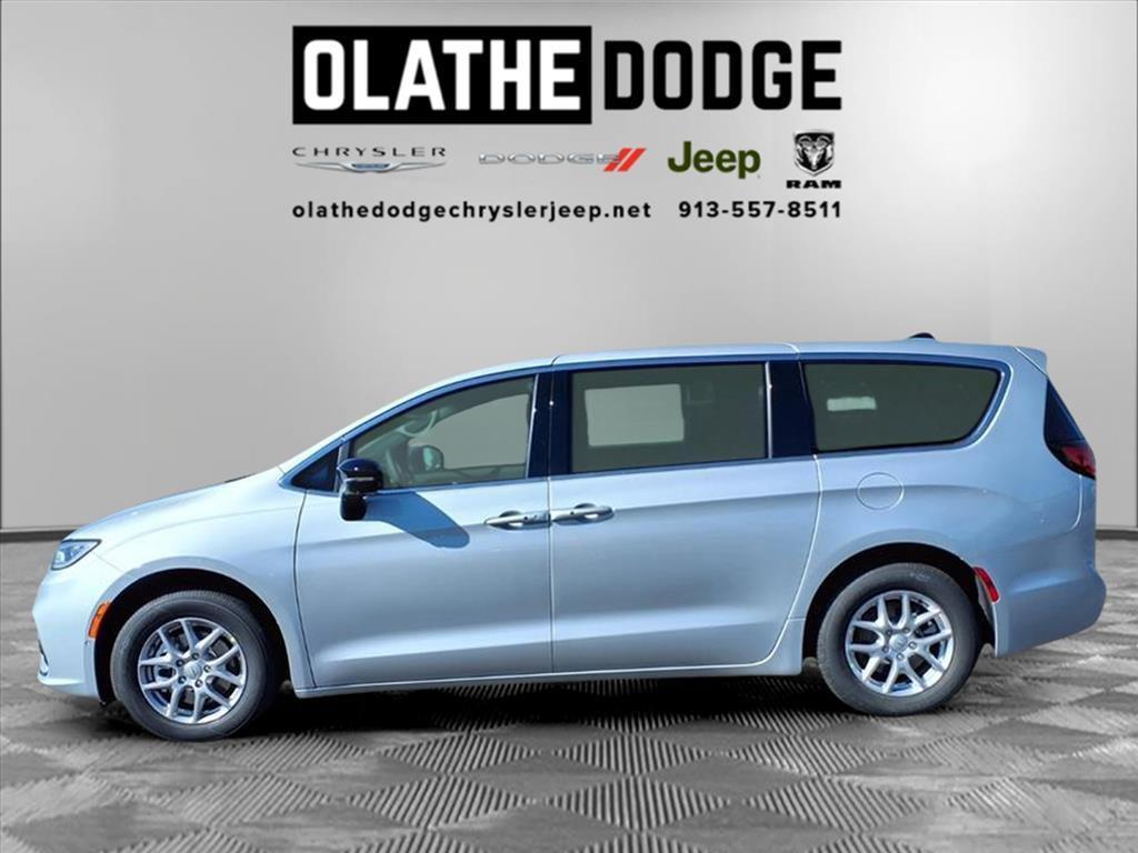new 2026 Chrysler Pacifica car, priced at $39,625