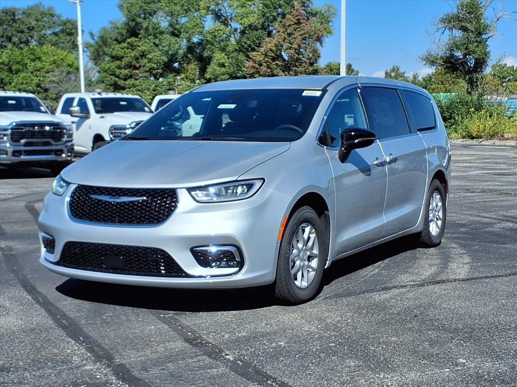 new 2026 Chrysler Pacifica car, priced at $39,625