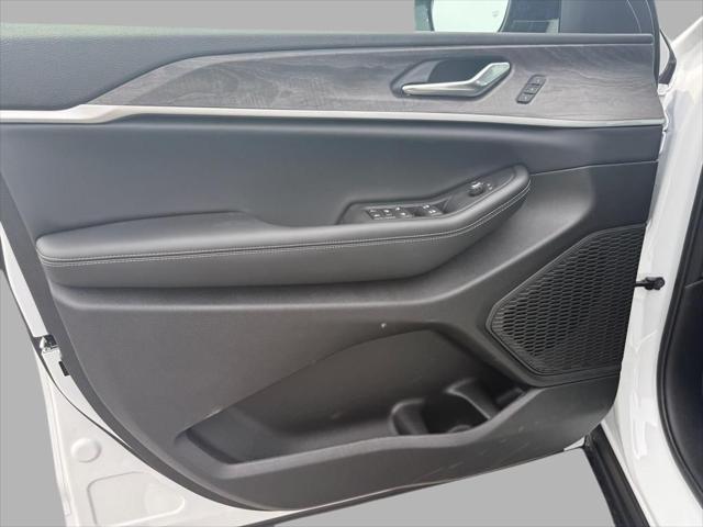 new 2025 Jeep Grand Cherokee L car, priced at $40,900