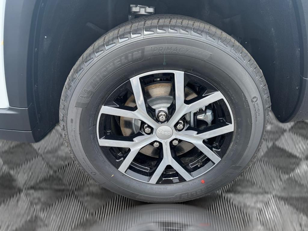 new 2025 Jeep Grand Cherokee L car, priced at $40,162