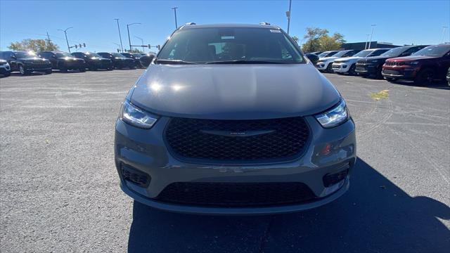 new 2025 Chrysler Pacifica car, priced at $49,865