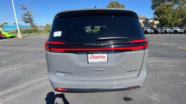 new 2025 Chrysler Pacifica car