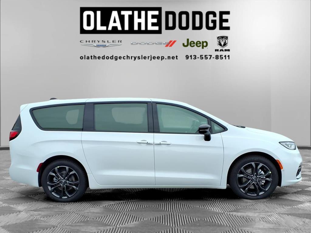 new 2026 Chrysler Pacifica car, priced at $43,305