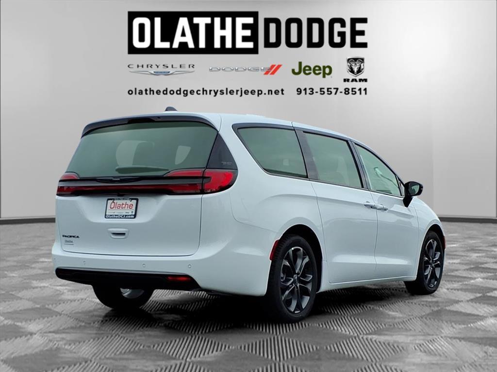 new 2026 Chrysler Pacifica car, priced at $43,305