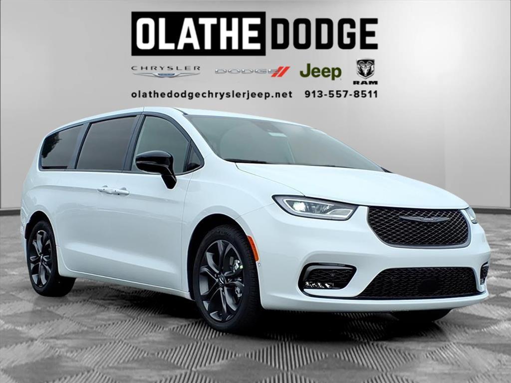 new 2026 Chrysler Pacifica car, priced at $43,305