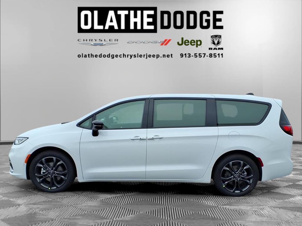 new 2026 Chrysler Pacifica car, priced at $43,305