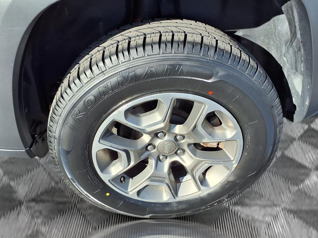 used 2020 Jeep Cherokee car, priced at $23,444