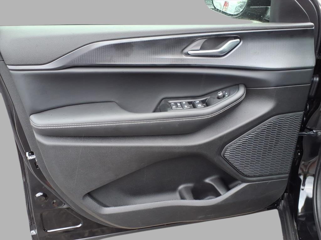 new 2025 Jeep Grand Cherokee car, priced at $39,609