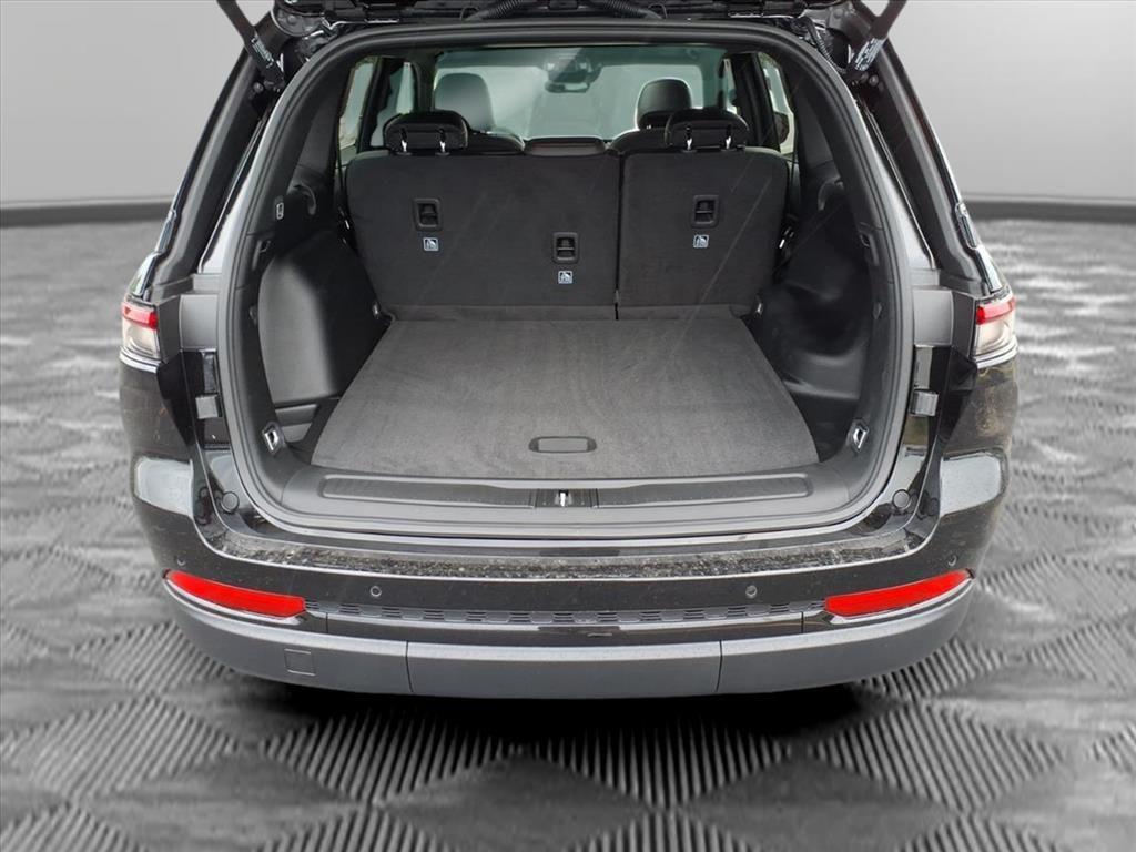 new 2025 Jeep Grand Cherokee car, priced at $39,609