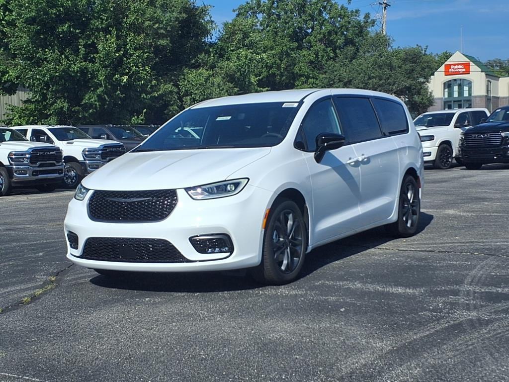 new 2026 Chrysler Pacifica car, priced at $37,400