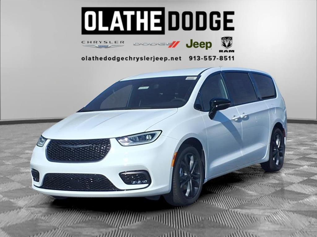 new 2026 Chrysler Pacifica car, priced at $37,400