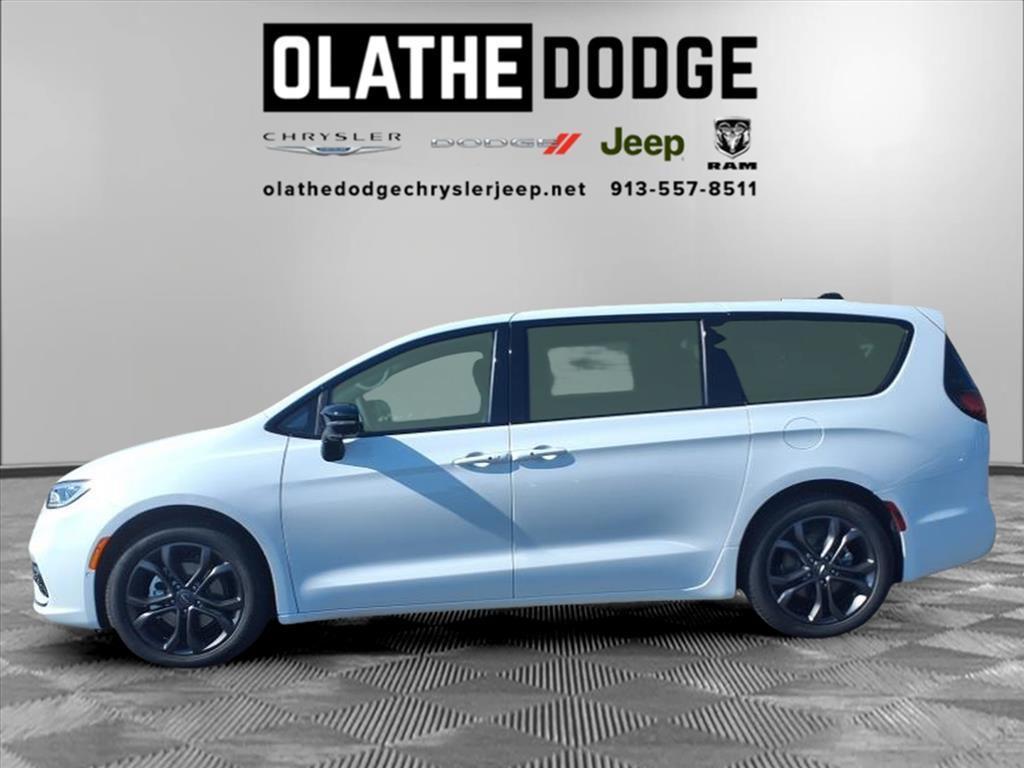 new 2026 Chrysler Pacifica car, priced at $37,400