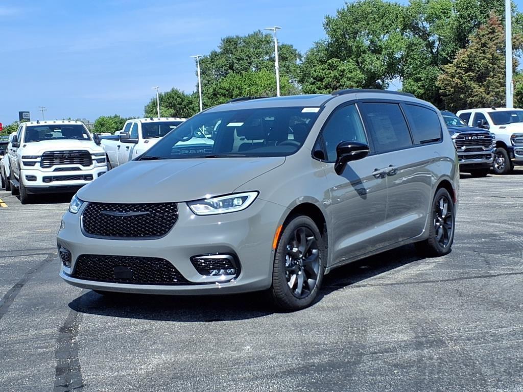 new 2025 Chrysler Pacifica car, priced at $49,995