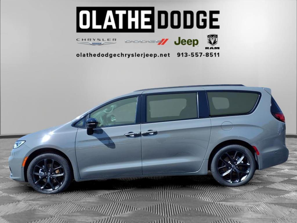 new 2025 Chrysler Pacifica car, priced at $49,995