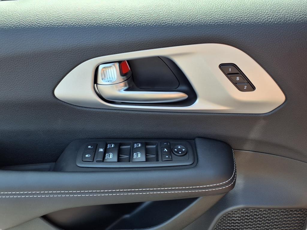 new 2025 Chrysler Pacifica car, priced at $49,995