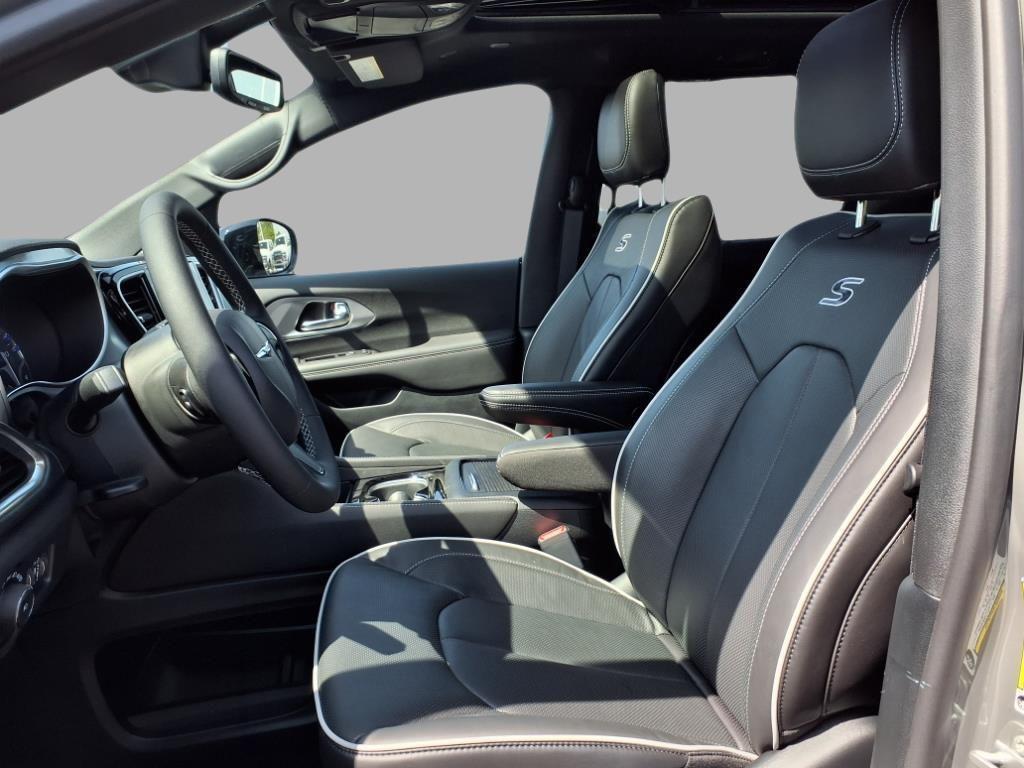new 2025 Chrysler Pacifica car, priced at $49,995