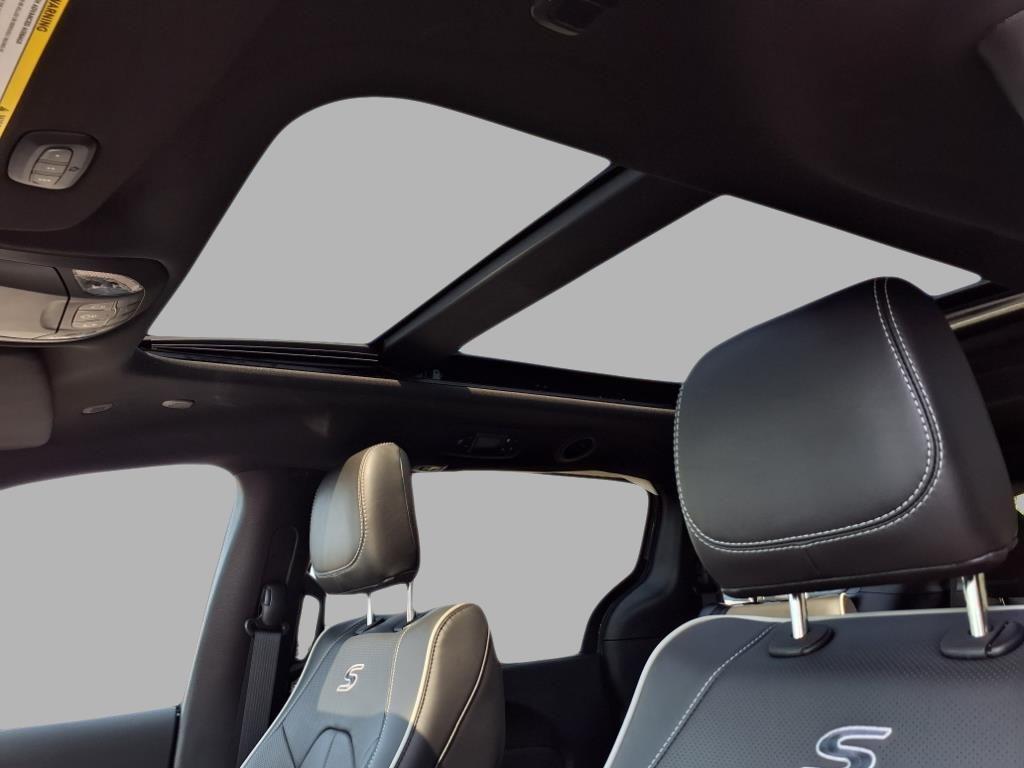 new 2025 Chrysler Pacifica car, priced at $49,995
