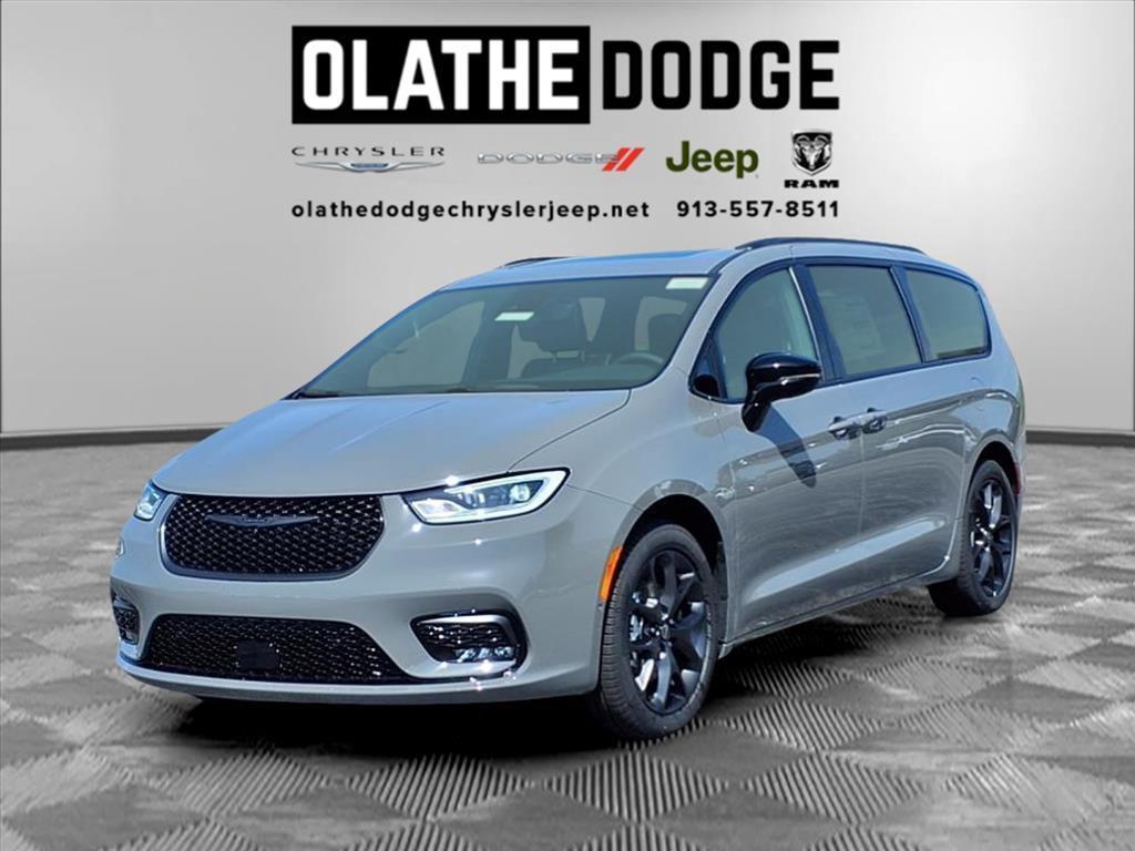 new 2025 Chrysler Pacifica car, priced at $49,995
