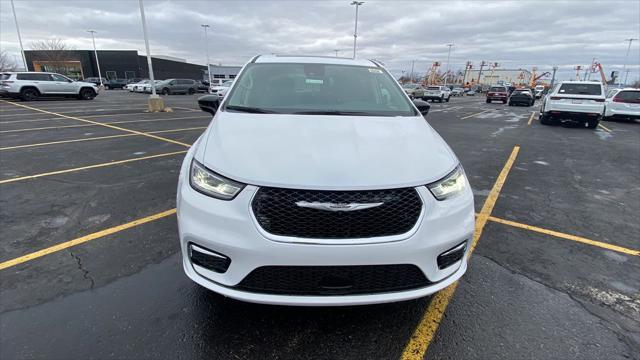 new 2024 Chrysler Pacifica car, priced at $44,415