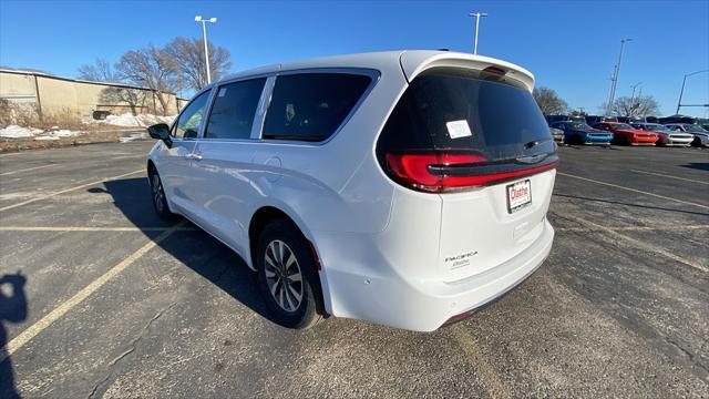 new 2025 Chrysler Pacifica Hybrid car, priced at $49,455