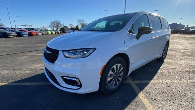 new 2025 Chrysler Pacifica Hybrid car, priced at $49,455