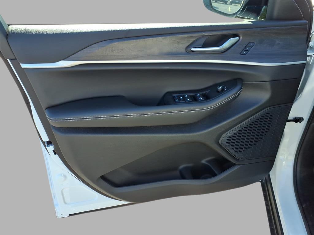 new 2025 Jeep Grand Cherokee L car, priced at $48,369