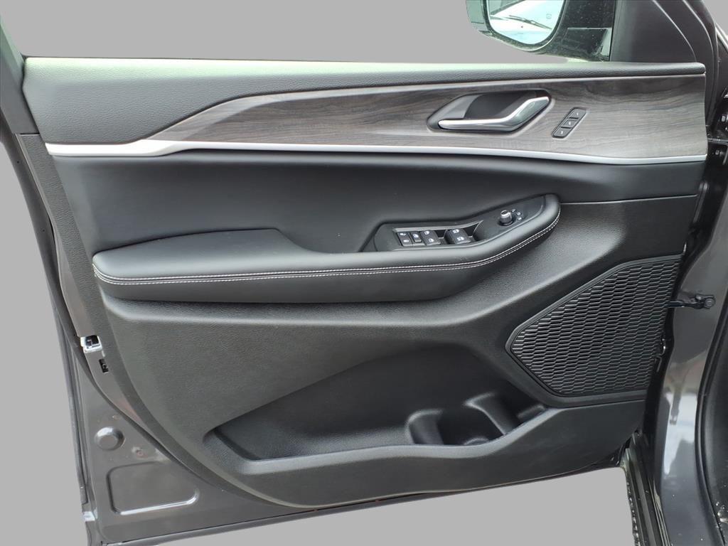 new 2025 Jeep Grand Cherokee car, priced at $44,863