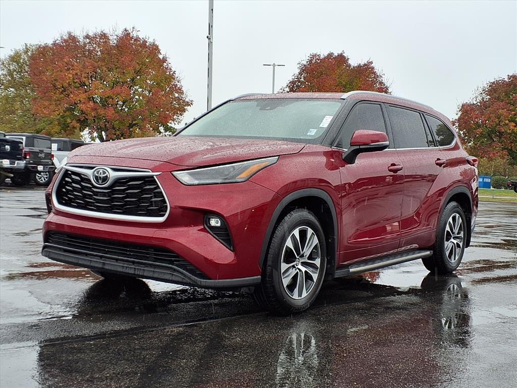 used 2022 Toyota Highlander car, priced at $31,935