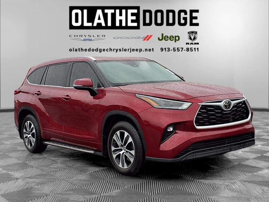 used 2022 Toyota Highlander car, priced at $31,935