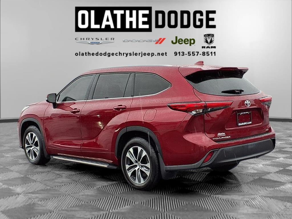 used 2022 Toyota Highlander car, priced at $31,935