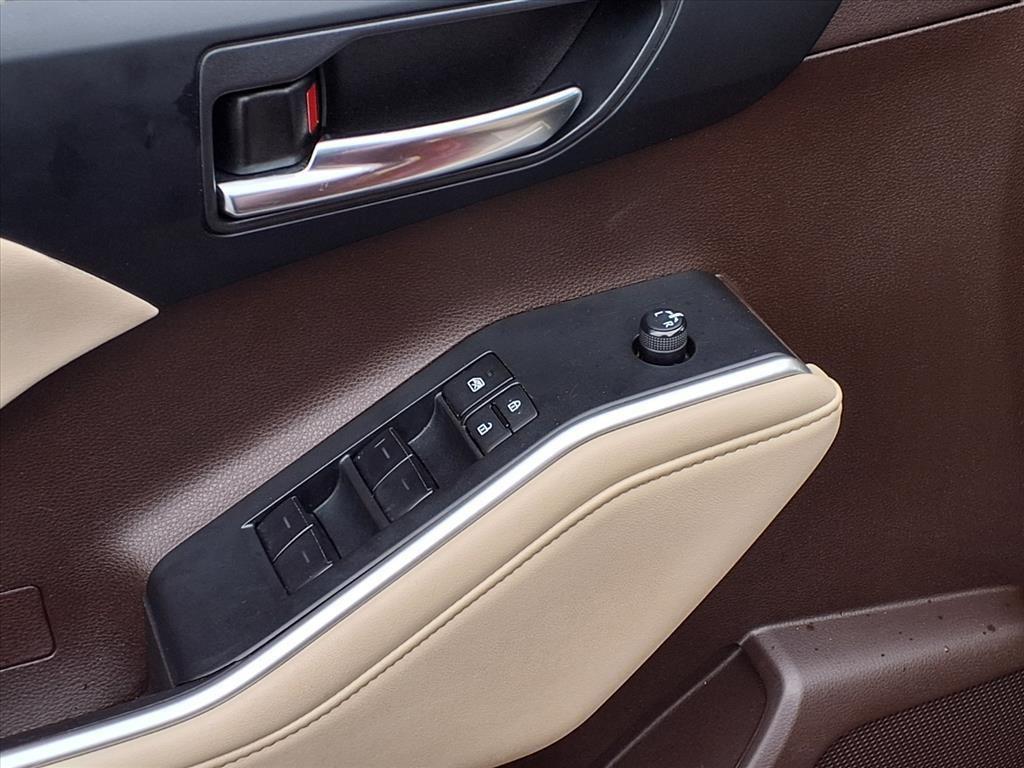 used 2022 Toyota Highlander car, priced at $31,935