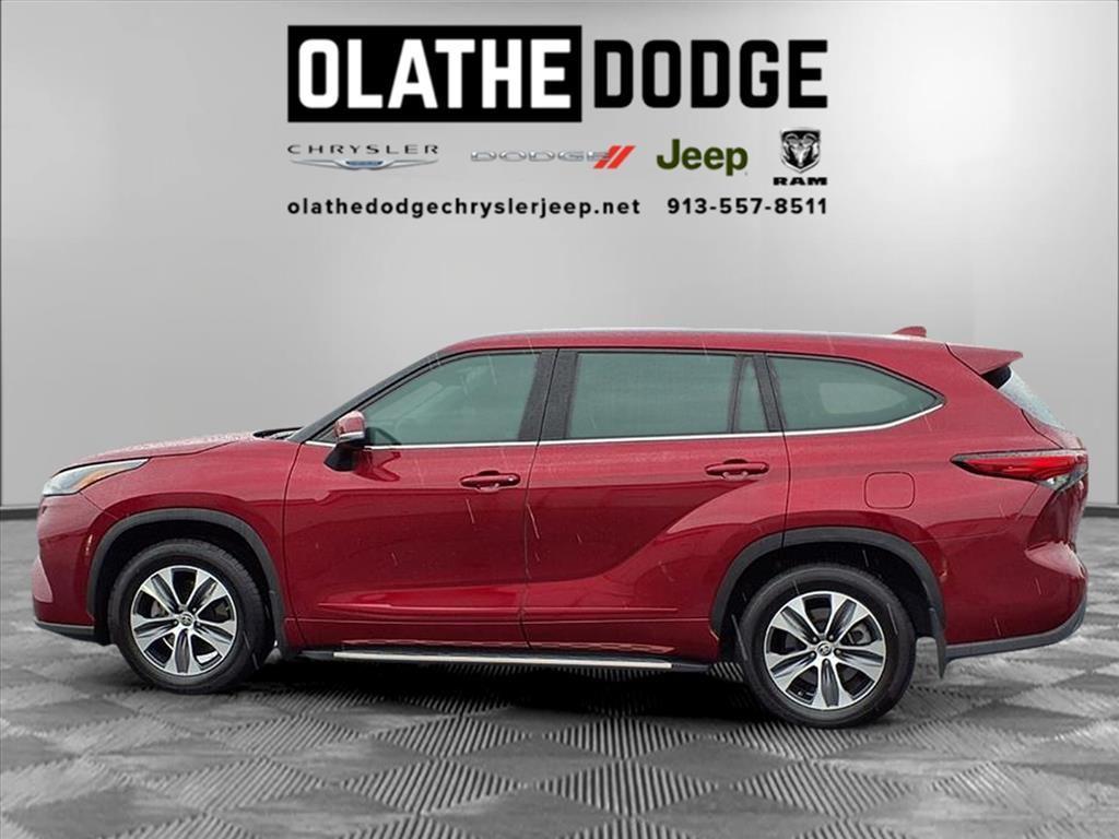 used 2022 Toyota Highlander car, priced at $31,935