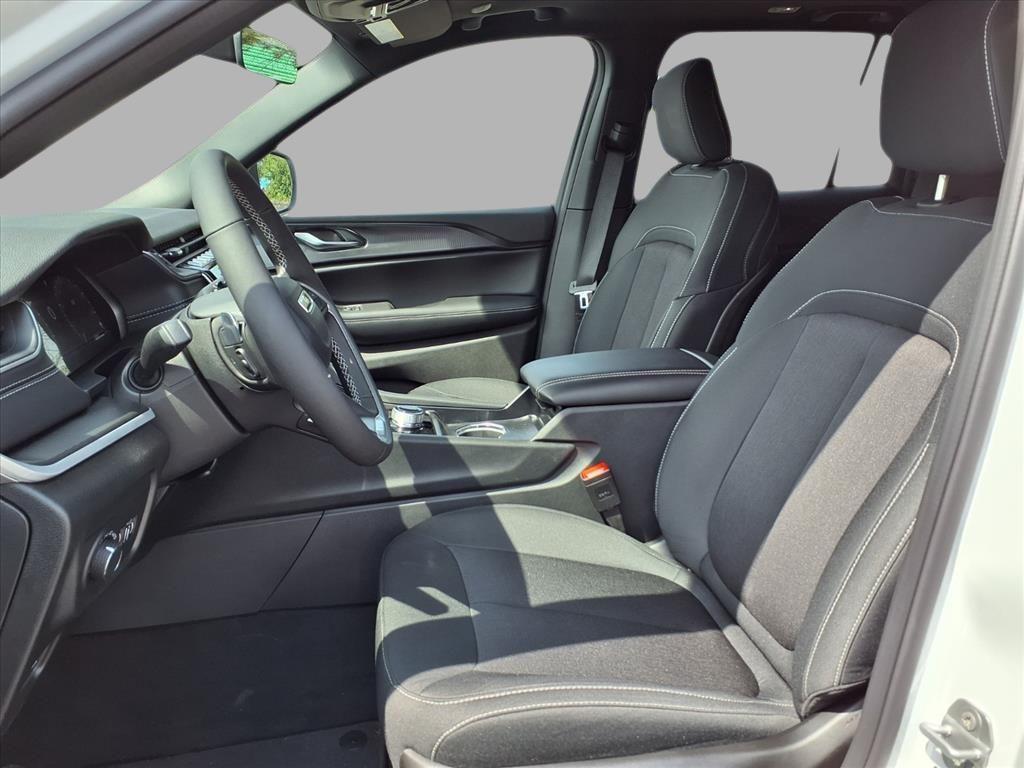 new 2025 Jeep Grand Cherokee car, priced at $36,993