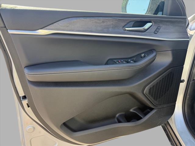 new 2025 Jeep Grand Cherokee car, priced at $50,170