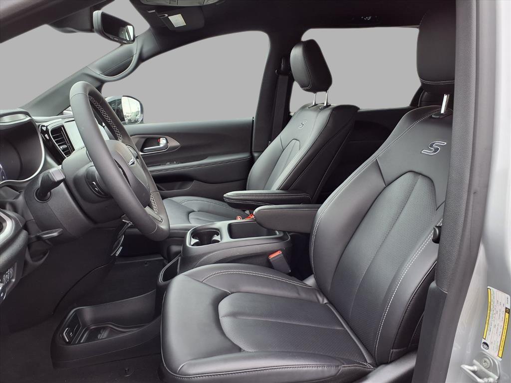new 2026 Chrysler Pacifica car, priced at $43,370