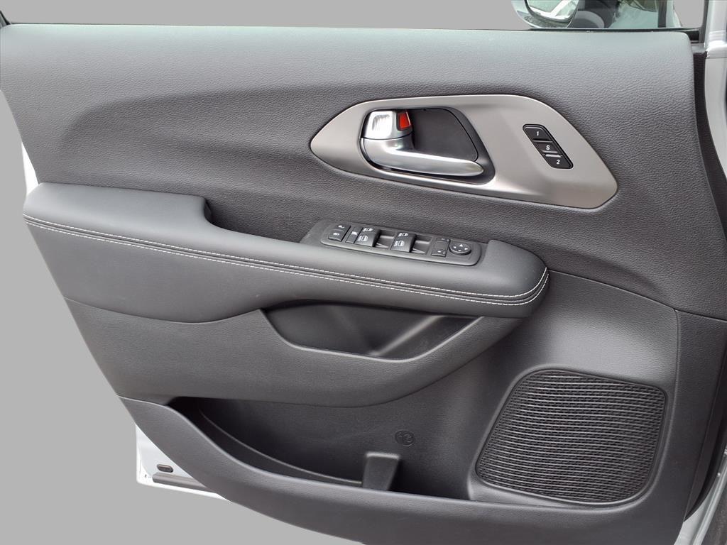 new 2026 Chrysler Pacifica car, priced at $43,370