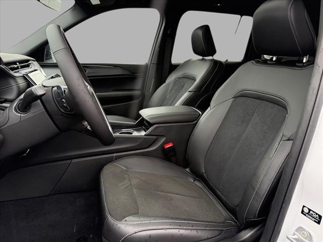 new 2025 Jeep Grand Cherokee car, priced at $42,399