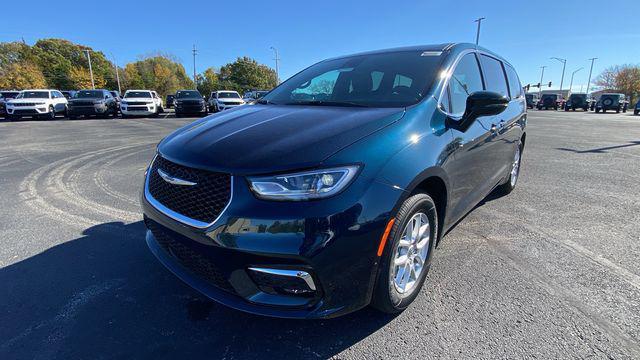 new 2025 Chrysler Pacifica car, priced at $45,920