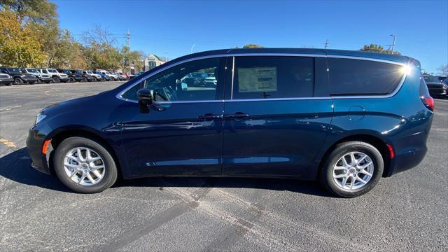 new 2025 Chrysler Pacifica car, priced at $42,920