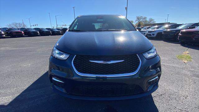 new 2025 Chrysler Pacifica car, priced at $42,920